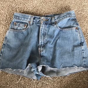 •Levi Shorts•